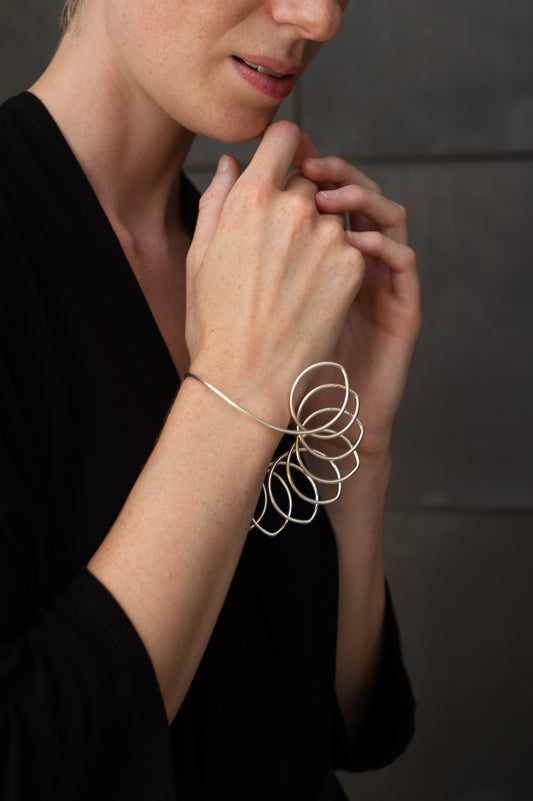 B-Linea-2-912 | Curly flare statement bangle -medium heavy