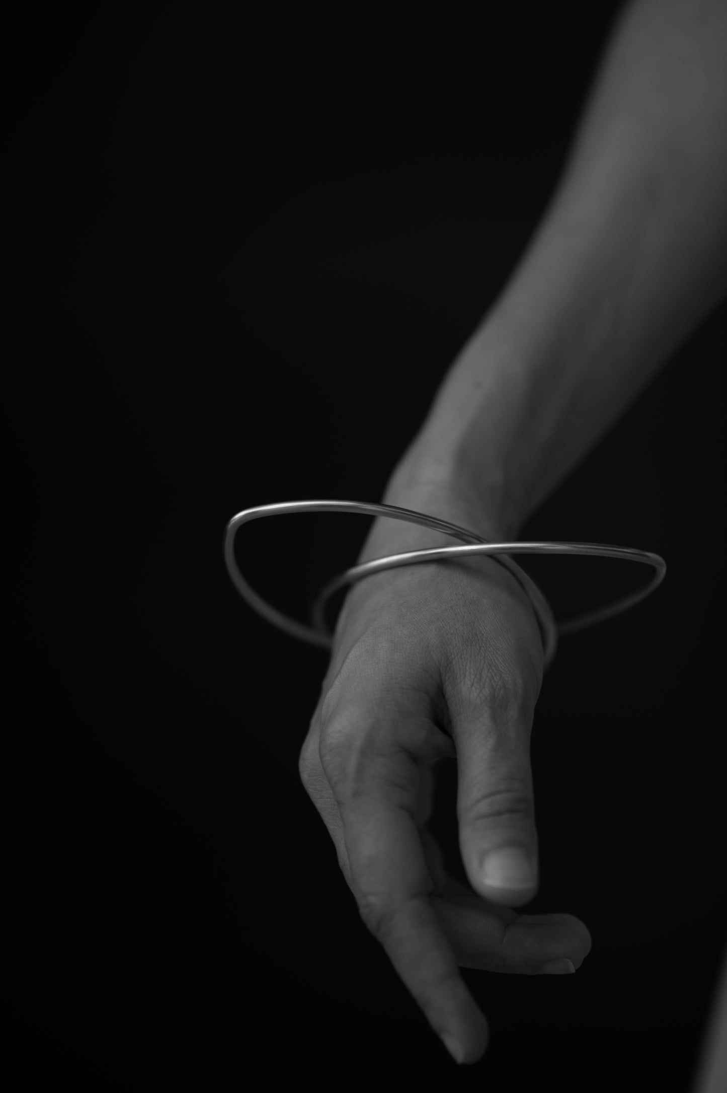 B-Linea-308b | 3-leaf floral trinity-trefoil infinity bangle