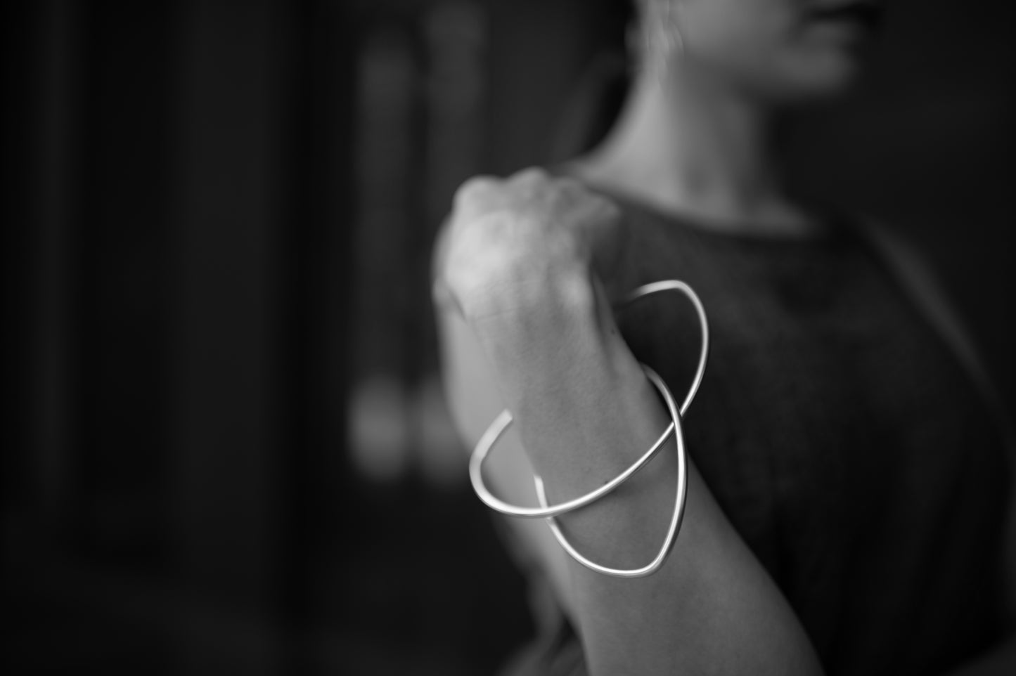 B-Linea-308b | 3-leaf floral trinity-trefoil infinity bangle