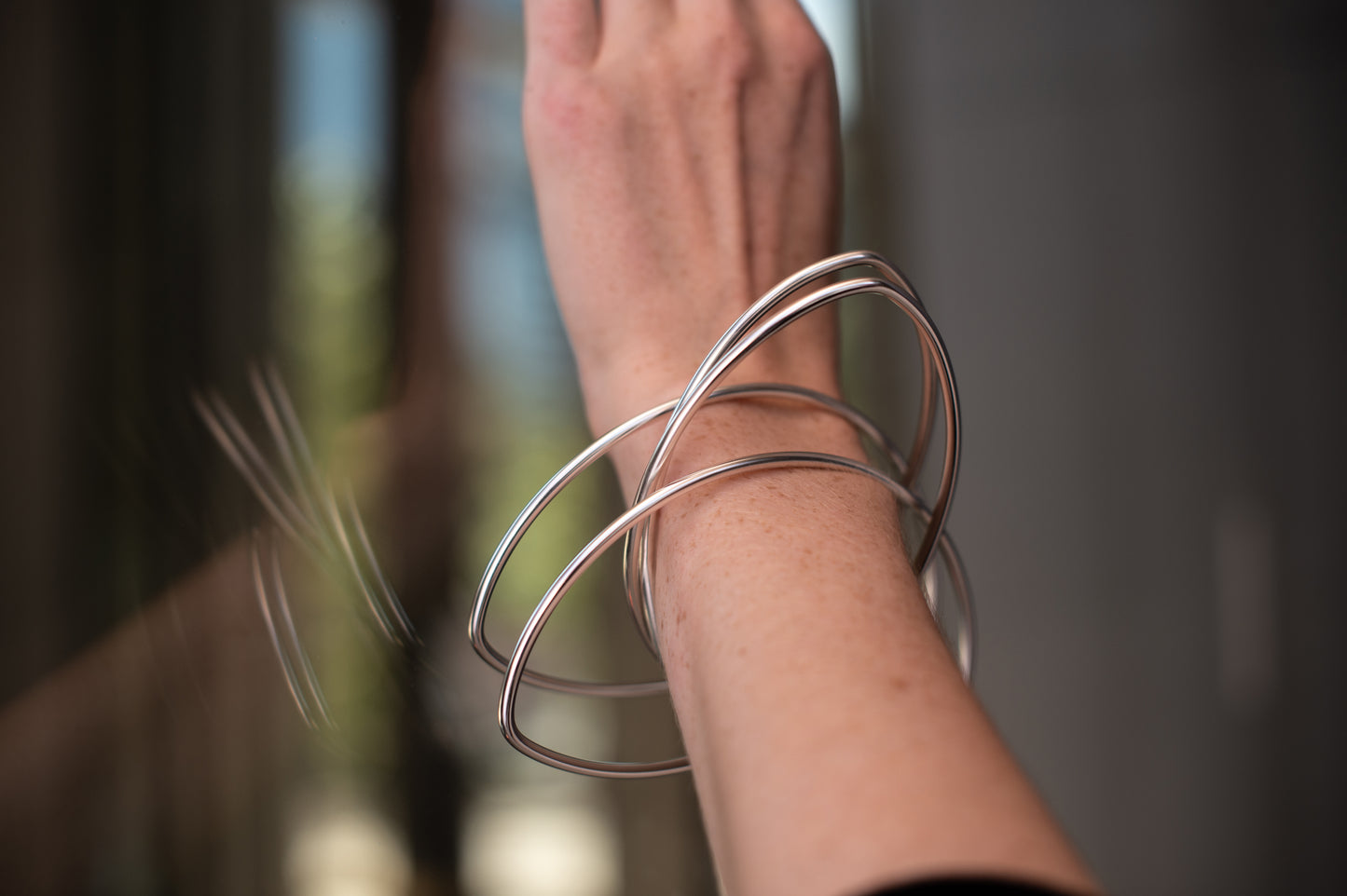 B-Linea-308d | Double 3-leaf floral trinity-trefoil infinity bangle