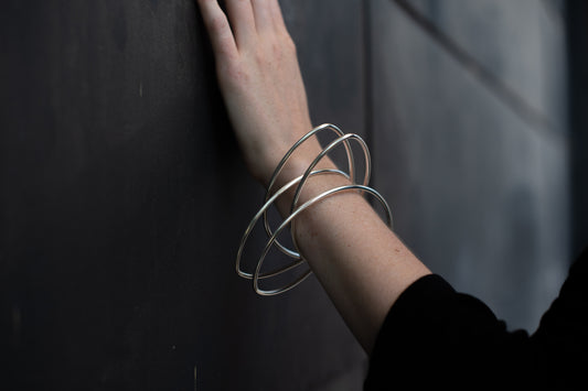 B-Linea-308d | Double 3-leaf floral trinity-trefoil infinity bangle