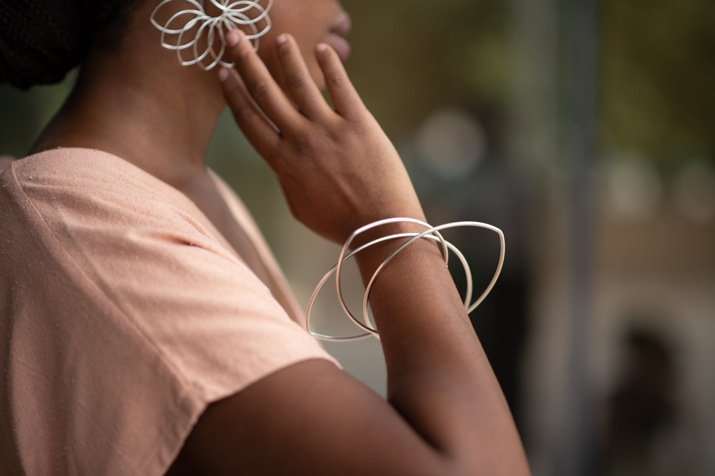 B-Linea-410 | 4-leaf clover floral quatrefoil infinity bangle