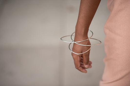 B-Linea-410 | 4-leaf clover floral quatrefoil infinity bangle