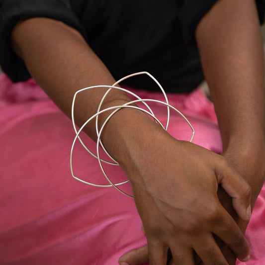 B-Linea-512 | Expandable 5-petal floral bangle -medium heavy