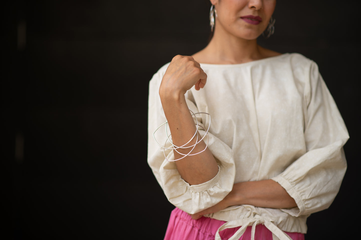 B-Linea-512 | Expandable 5-petal floral bangle -medium heavy