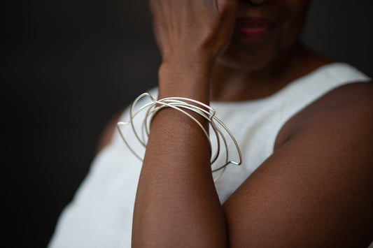 B-Linea-612V | Expandable 6-petal floral pinwheel bangle -medium heavy