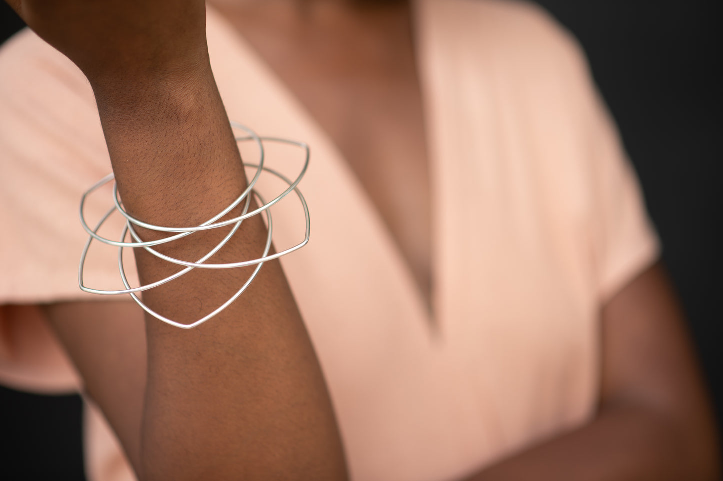 B-Linea-612 | Expandable 6-petal floral bangle -medium heavy