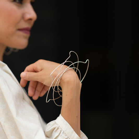 B-Linea-616Vb | Expandable 6-petal floral rounded pinwheel bangle -fine