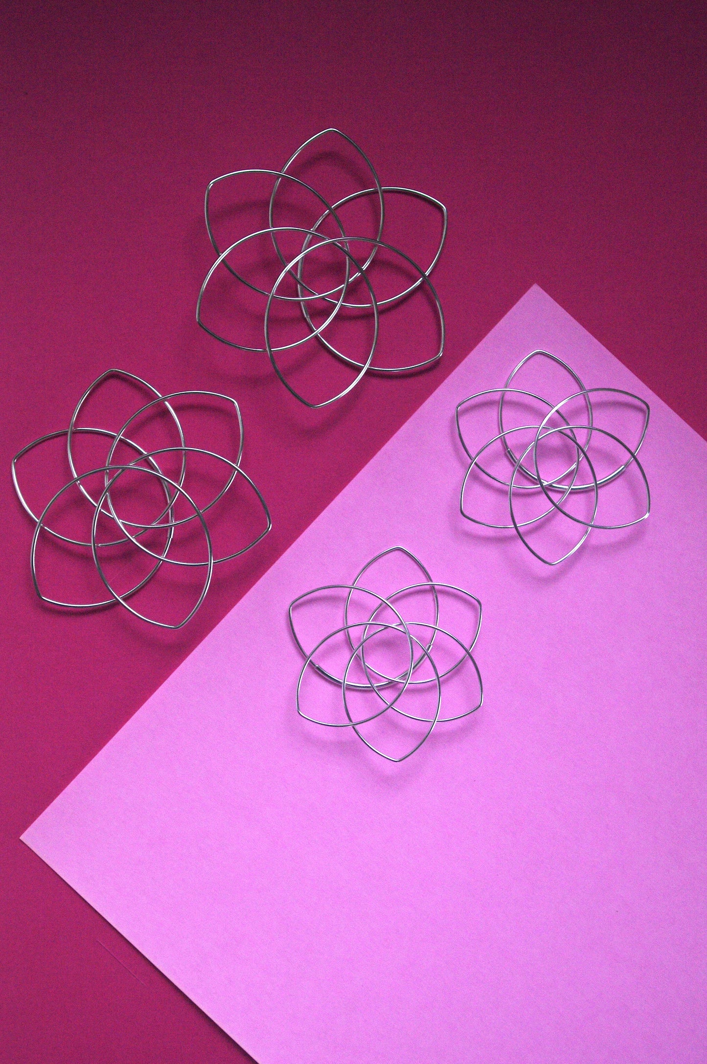 E-Linea-620 | 6-petal geometric flower earrings -mini